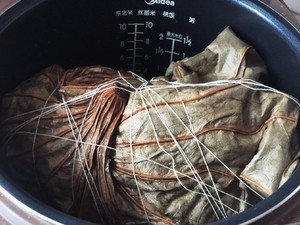 电饭煲荷叶鸡的做法