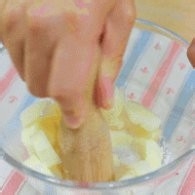 制作翡翠山药泥卷