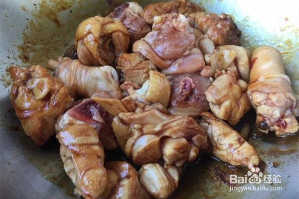 小鸡炖蘑菇怎样做？