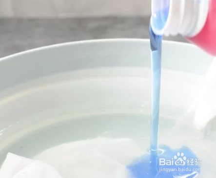 如何去除衣物上的油脂或油渍？