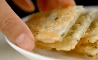怎么用饺子皮做葱油饼