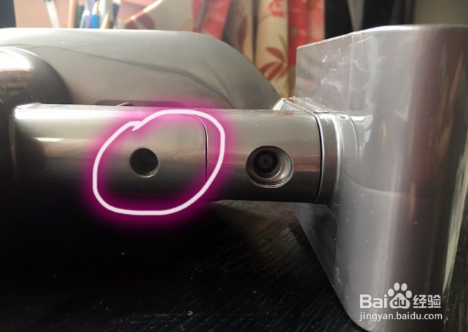 戴森吸尘器电池怎么换