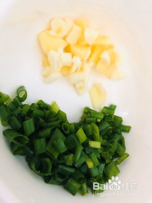 美味的香炒鸡肉丁