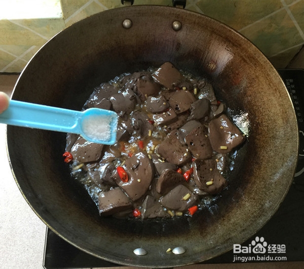 韭菜炒鸭血的制作方法