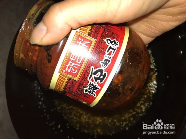 家常蒜香豆芽肥牛锅的做法