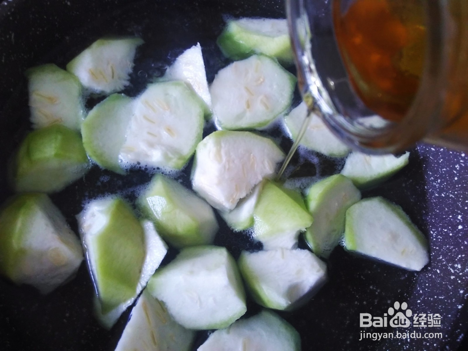 丝瓜和鱼丸这样滚汤，鲜美又好吃