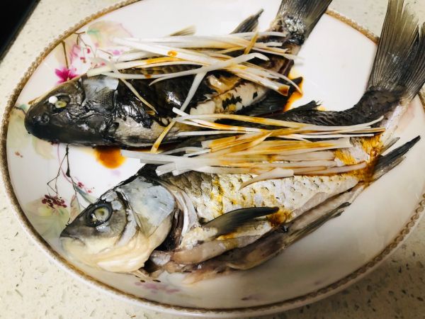 这样做清蒸鲫鱼