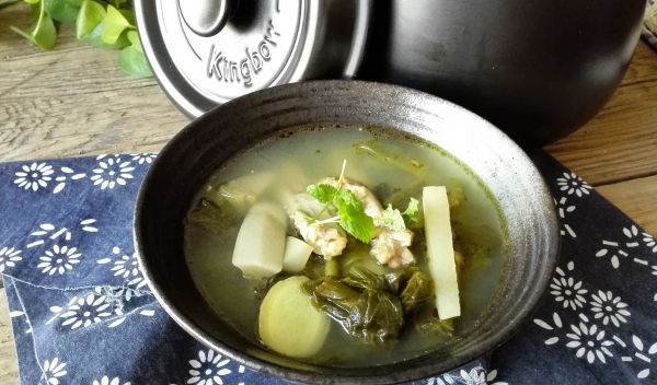 砂锅炖酸萝卜老鸭汤