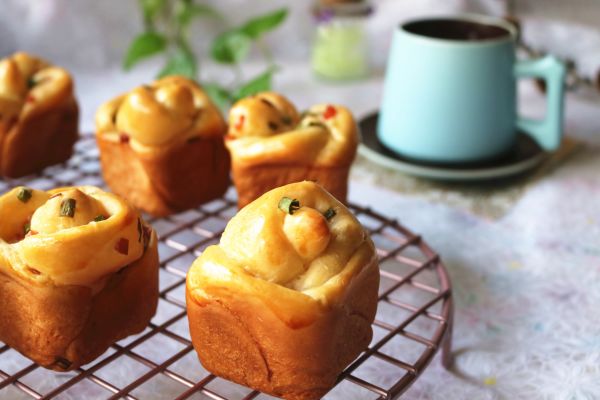 香肠沙拉玫瑰花面包