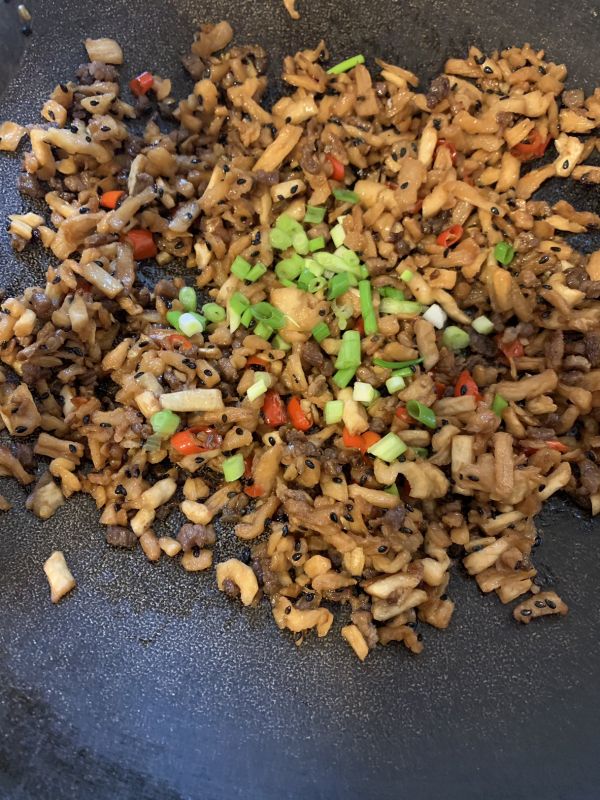 萝卜干炒牛肉丁