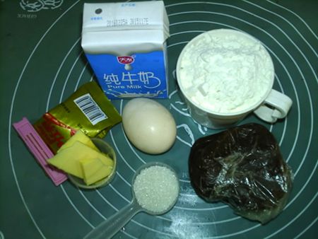 豆沙毛毛虫面包