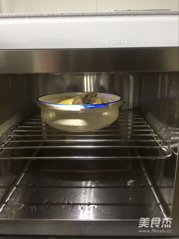 酱味鸡块蒸土豆
