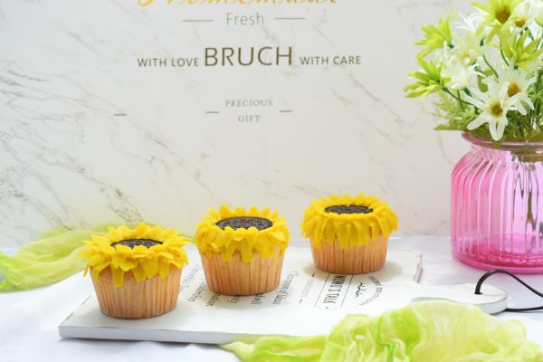 向日葵纸杯蛋糕