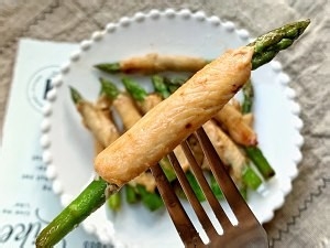 减肥鸡胸肉芦笋卷