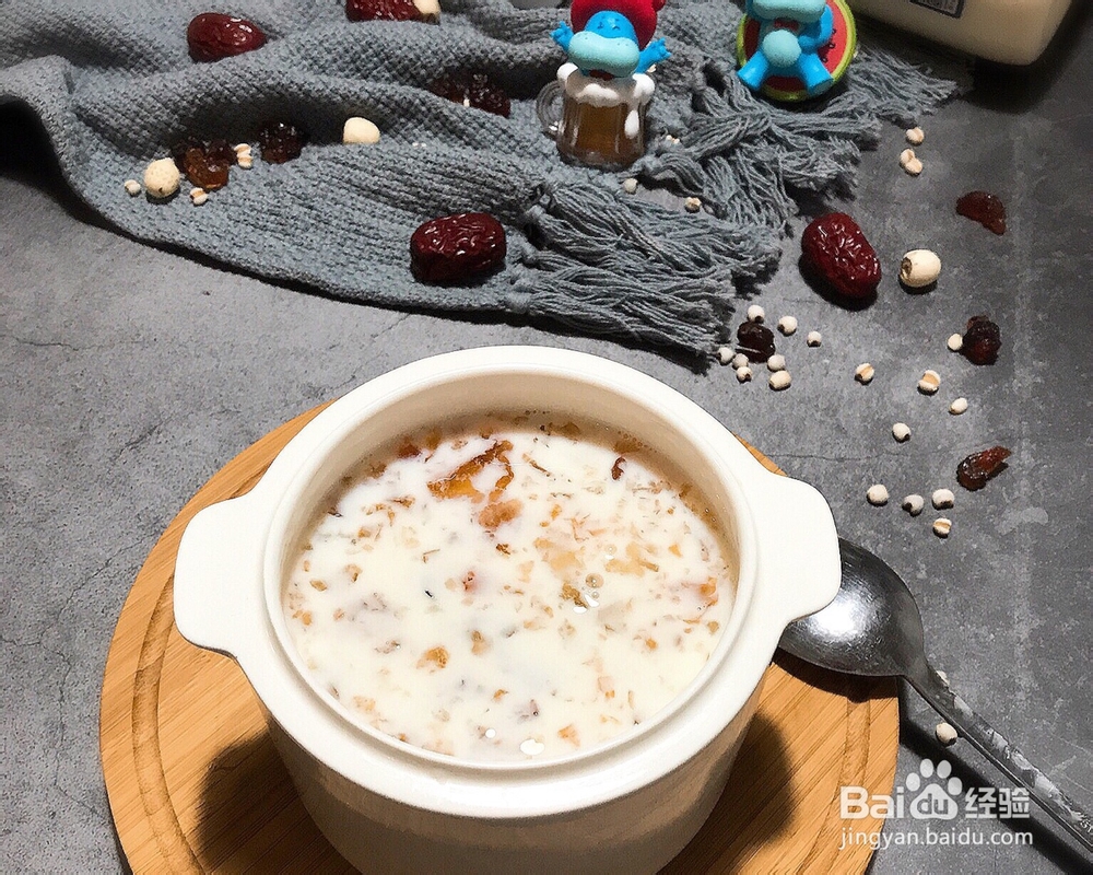 赞不绝口的红枣薏米桃胶牛奶