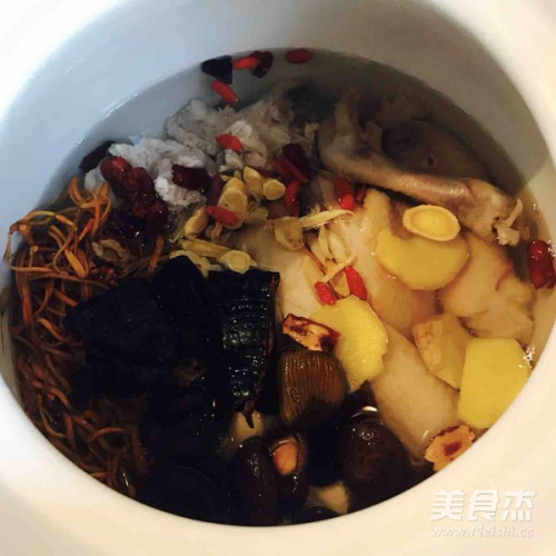 虫草花灵芝煲鸡