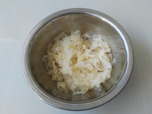 冰糖银耳雪梨汤