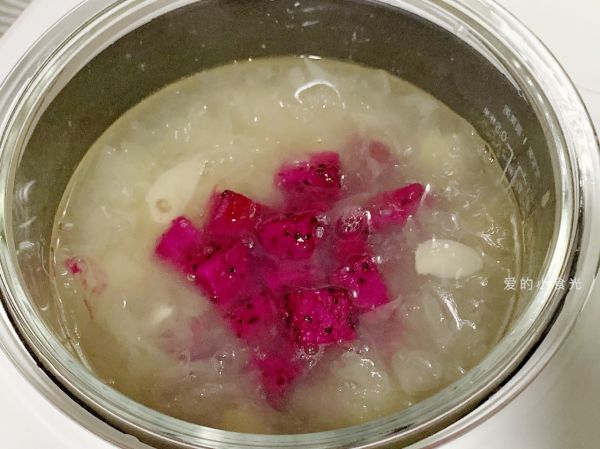 红心火龙果银耳汤