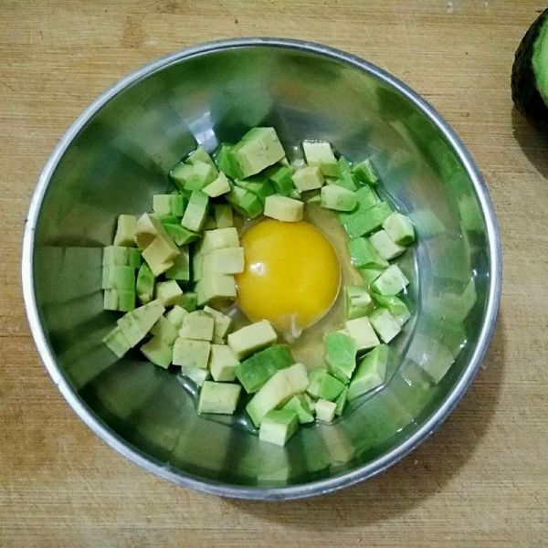 牛油果滑蛋吐司