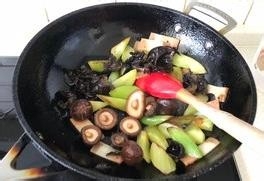 素咸肉莴苣烩面筋