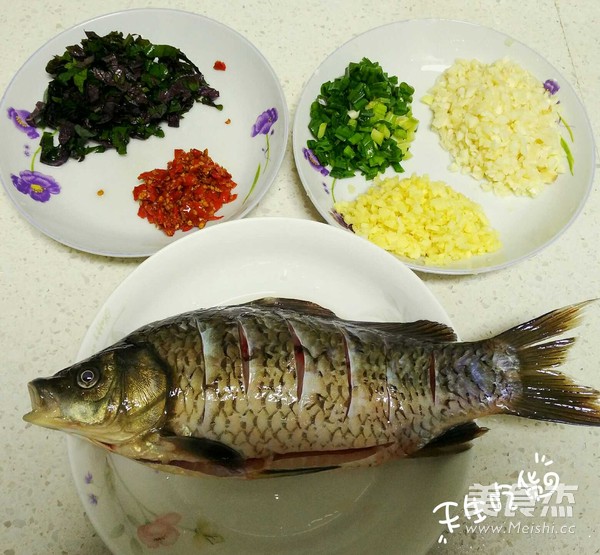 口味蒸鲫鱼的做法