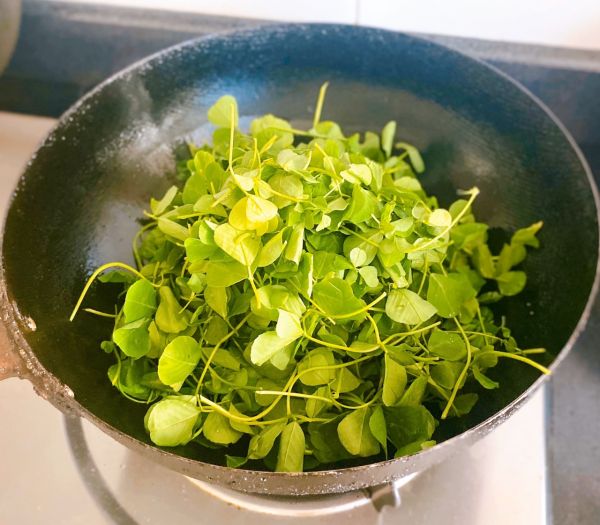 小黄米浓汤金花菜
