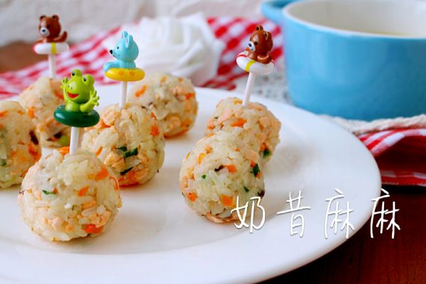 三文鱼蔬菜饭团