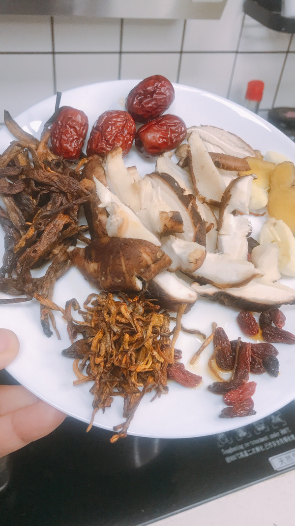 清炖滋补老母鸡汤