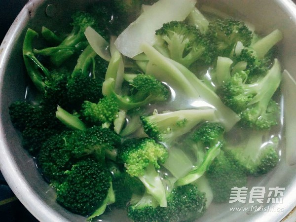 油豆腐烧西兰花