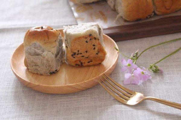 蜂蜜黑芝麻面包