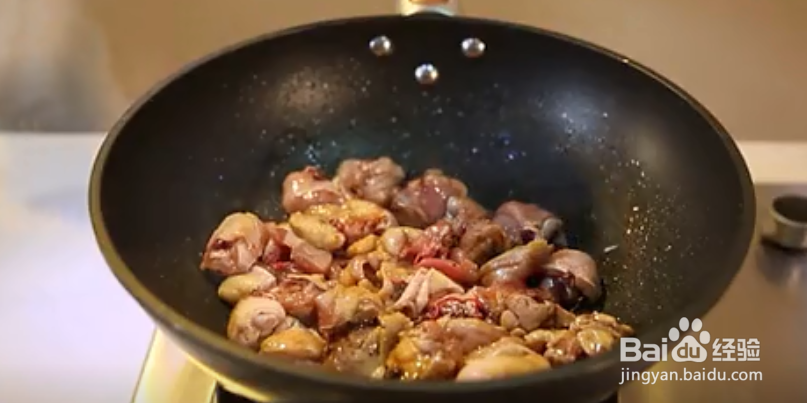 如何做一盘美味的土豆炖鸡块