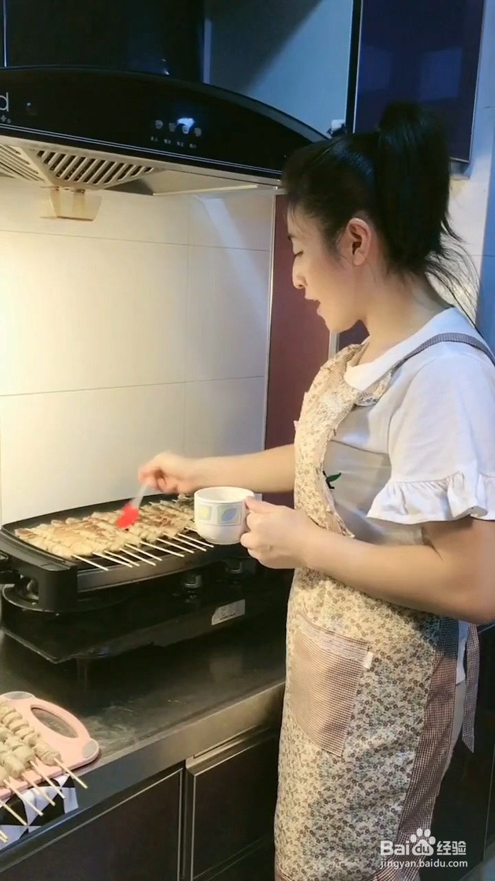 如何制作街边小吃烤面筋