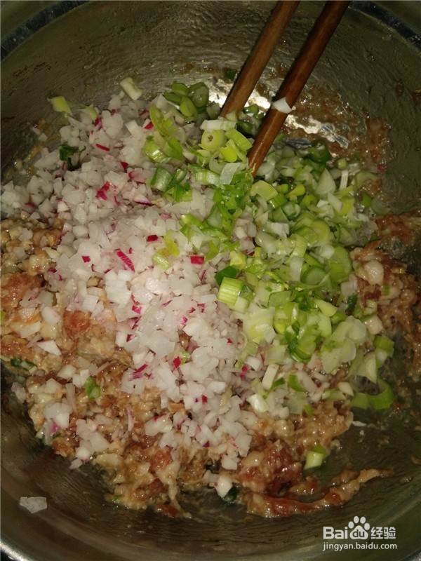 水萝卜葱花猪肉包