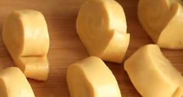 1碗面粉,4个鸡蛋,这么做太美味了