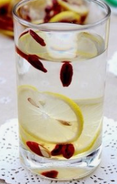 柠檬可以和枸杞一起泡水喝吗