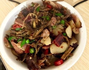 腊肉炒干豆角的做法