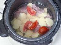 懒人也能煲好汤——排骨炖土豆