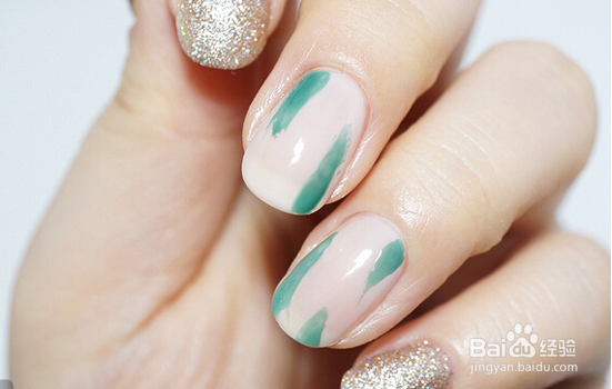 撞色晕染美甲教程
