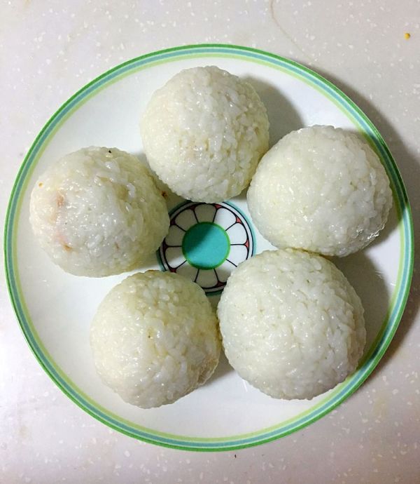 金枪鱼肉松饭团