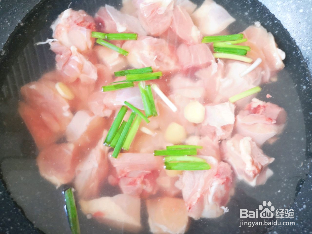 鸡腿炖土豆的做法