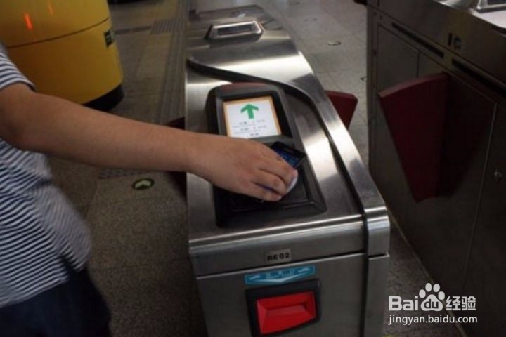 坐地铁公交车可以用什么方式刷卡付钱？