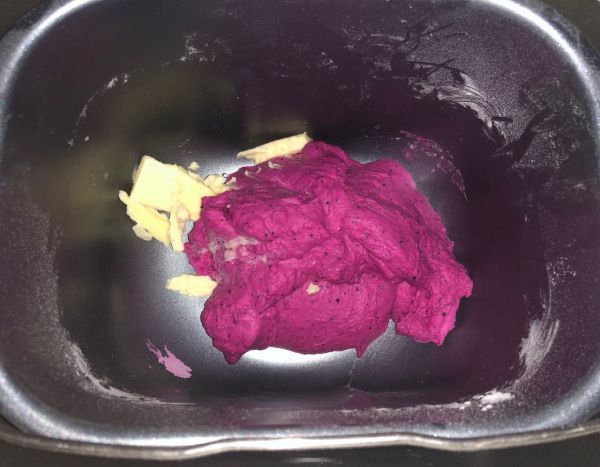 火龙果松软粉吐司