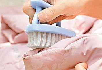 羽绒服应该怎么洗?