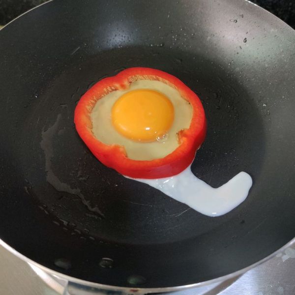 彩椒鸡蛋火腿三明治