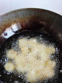 如何做出好吃的凤梨虾球