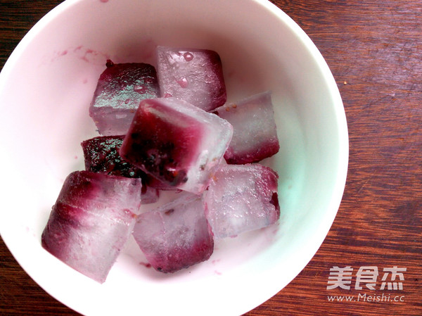 桑葚鸡尾酒冰饮