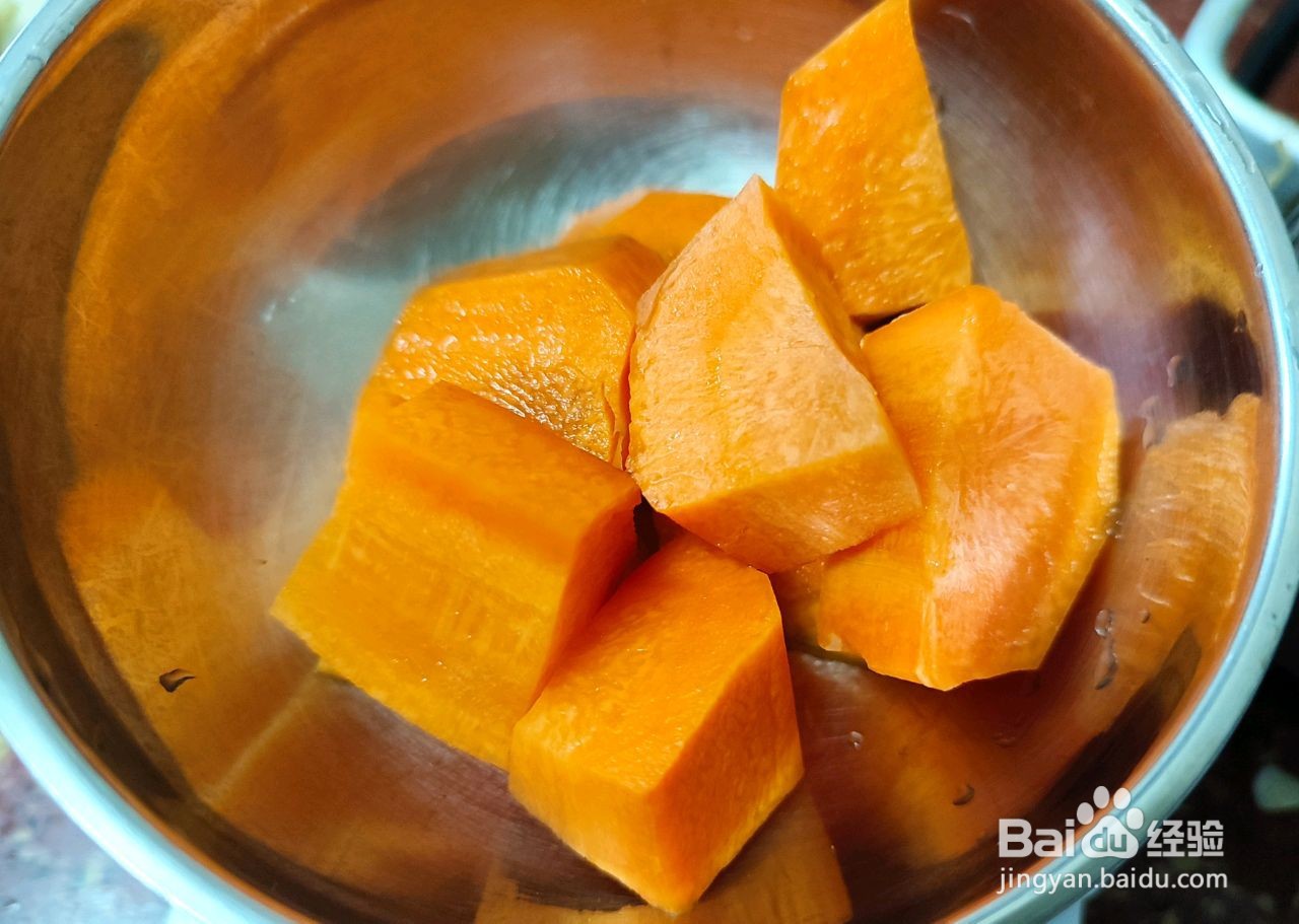 姜片焖鸭肉的做法