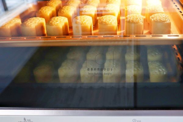 椒盐花生酥皮月饼