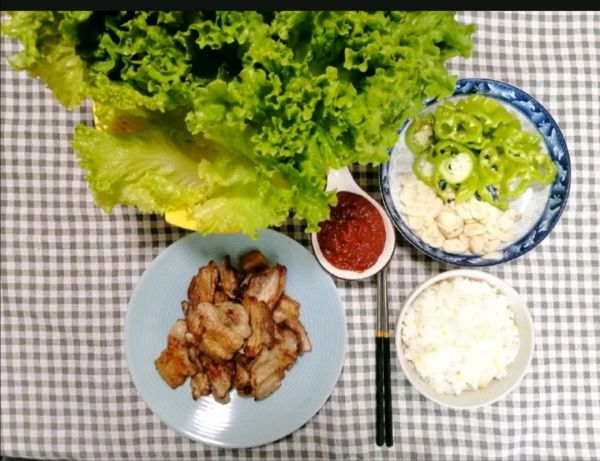 韩国料理煎五花肉