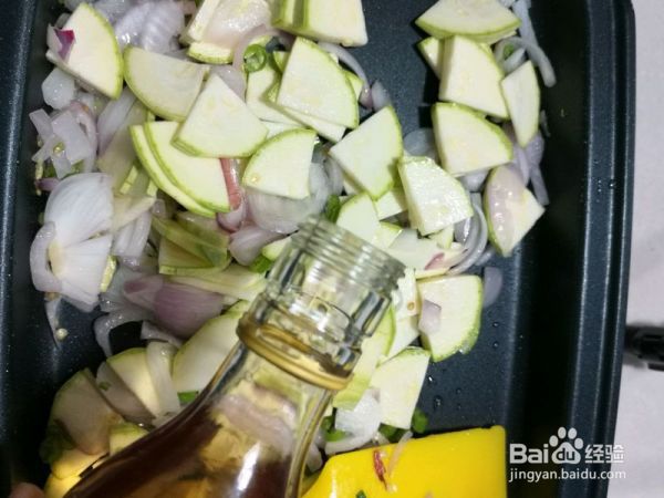 清理冰箱菜西葫芦炒洋葱